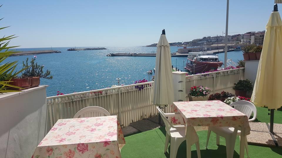 بيشيلي B&B La Baia Sea Rooms المظهر الخارجي الصورة