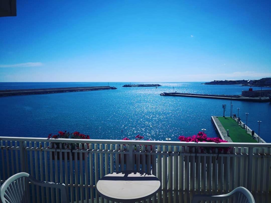 بيشيلي B&B La Baia Sea Rooms المظهر الخارجي الصورة